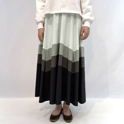 ジェーシーエス
無地配色フレアースカート