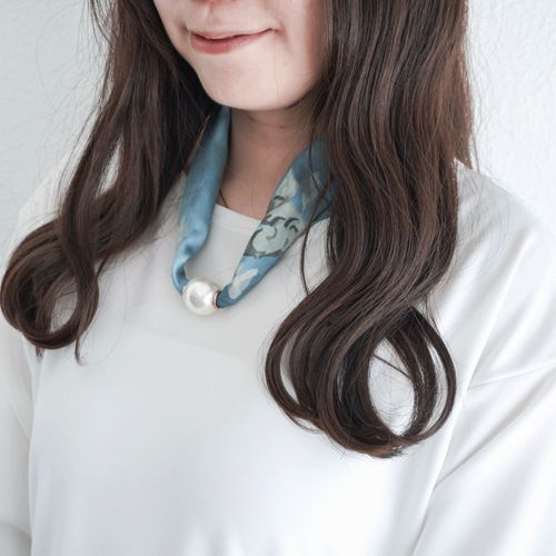 サード　コレクション
パールマグネット付きスカーフ