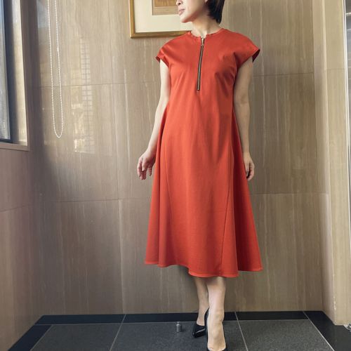 一珠
KOKIA 前ファスナー開きフレアワンピース