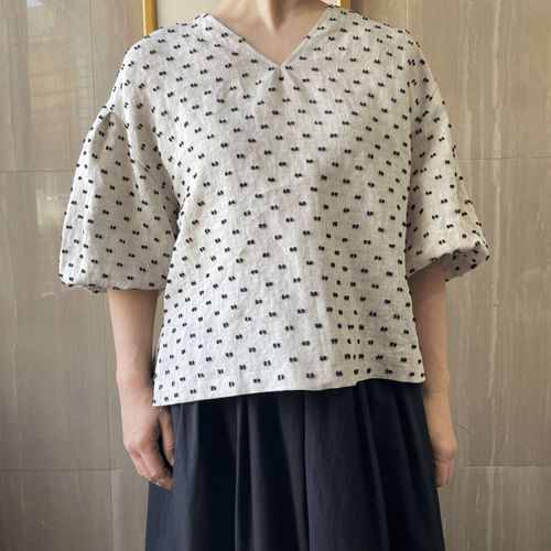 一珠
B7 リネンドット刺繍プルオーバー