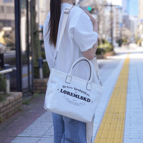 ラルジュ
PVCロゴトートバッグ