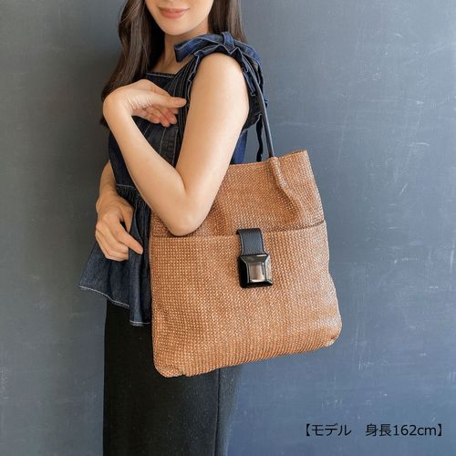 ラムモード
ブラックスクエアパーツ付きPPトートバッグ