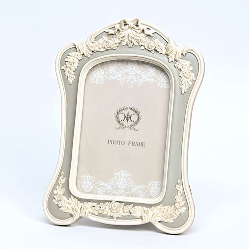 011478



ハルモニア
ベルサイユフォトフレーム／グレー