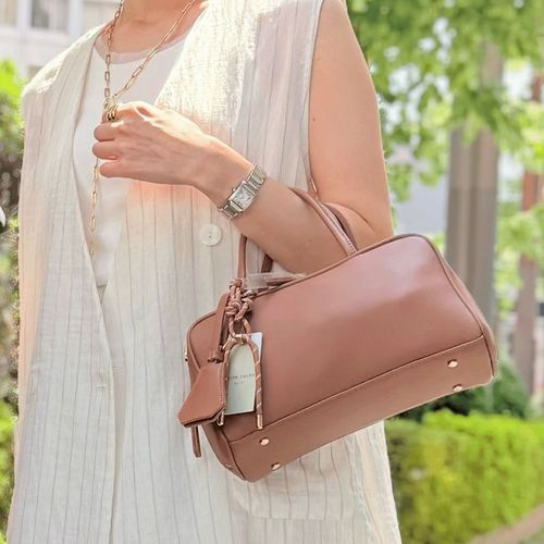 アンビリオン
cachecache チャーム付横長ボストン