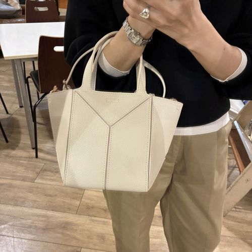 4573312337653







アンビリオン
cachecache 折りたたみ2WAYトートS