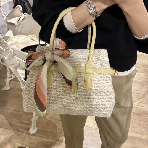 4573312338117







アンビリオン
cachecache スカーフ付エルガリートート