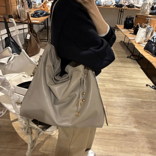 4573312339428







アンビリオン
cachecache メタルチャーム付ビッグホーボーバッグ