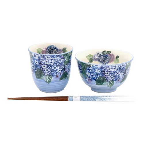 4543945026002



02600



セラミック藍
花あわせ 飯碗湯呑 アジサイ（若狭塗箸付）