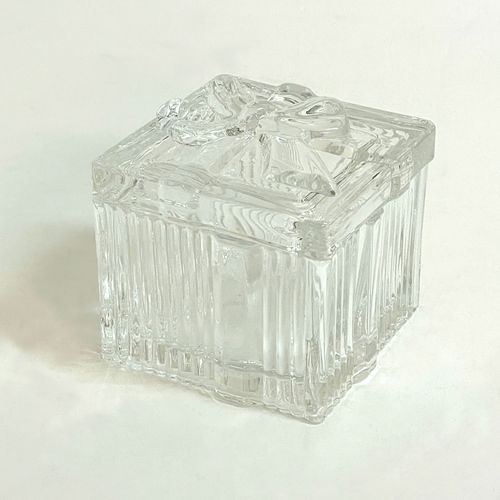 65106BV



ヴィヴィアン
ガラス小物入れ スクエア