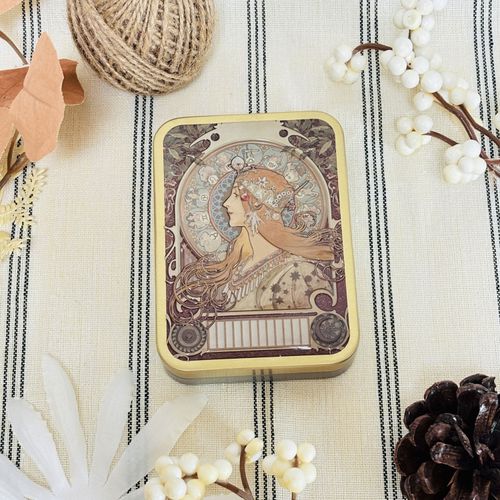 4573279475764







アイネット
アート缶（ミュシャ・黄道12宮）