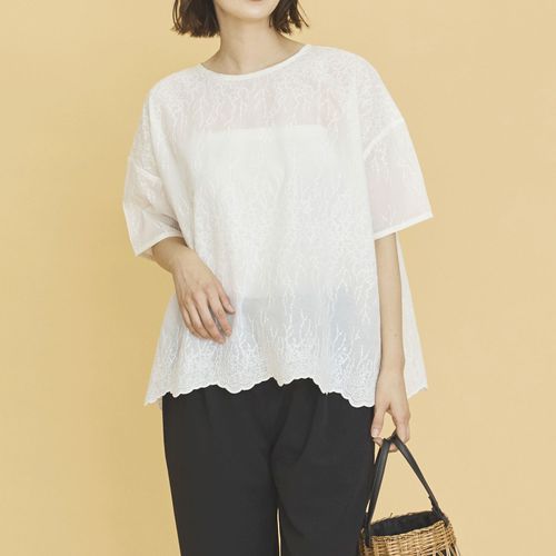 オーブ
オーブ m．n 総刺繍半袖ブラウス