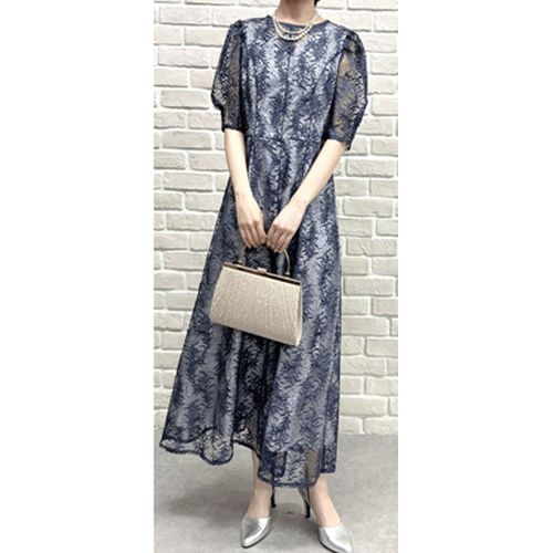 ホワイトジョーラ
Replete リーフ柄刺繍ワンピース
