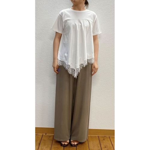 Ｕｎ　ｃａｒｎｅｔ
裾レースフレアーTシャツ