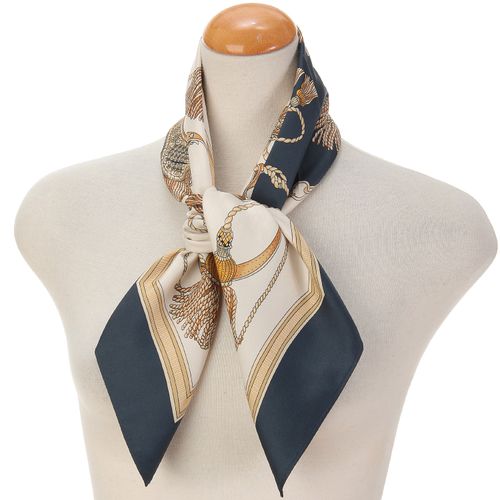 東京毛織
両面プリントタッセル柄スカーフ 70×70