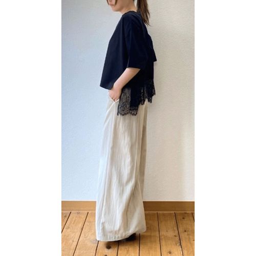 Ｕｎ ｃａｒｎｅｔ
裾レースTシャツ