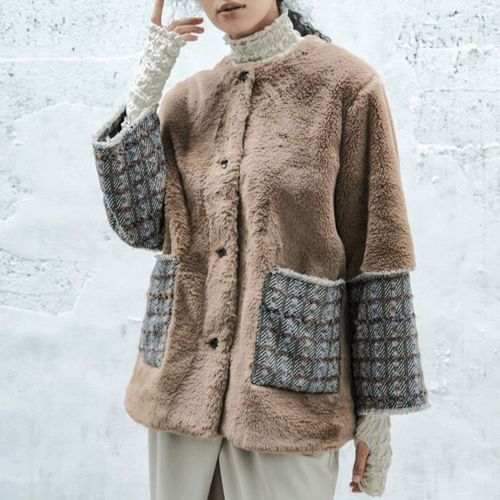 あむう
akane フェイクファーパネルジャケット