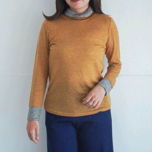 三澤
サテンドールヒネリ配色ハイネックカットソー