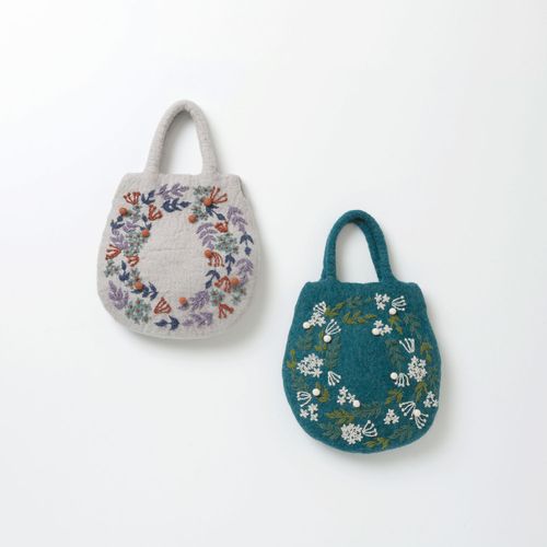 4582640652741







東京かんかん
小花リース刺繍フェルトバッグ